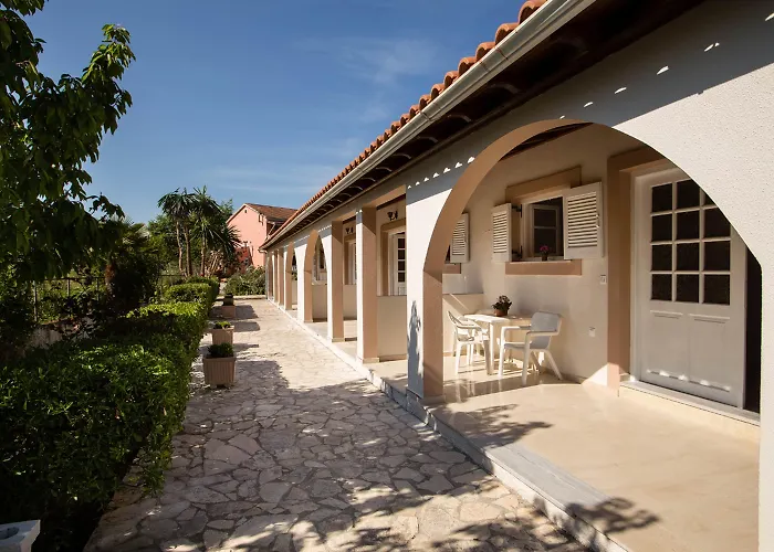 Paradise Village Roda 