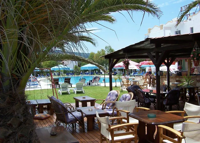 Ninos On The Beach Hotel Roda 