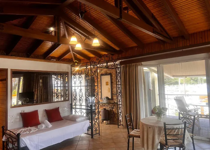 Molfetta Beach Hotel Γουβιά