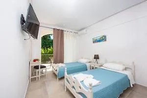 Dominoes Aparthotel Ipsos
